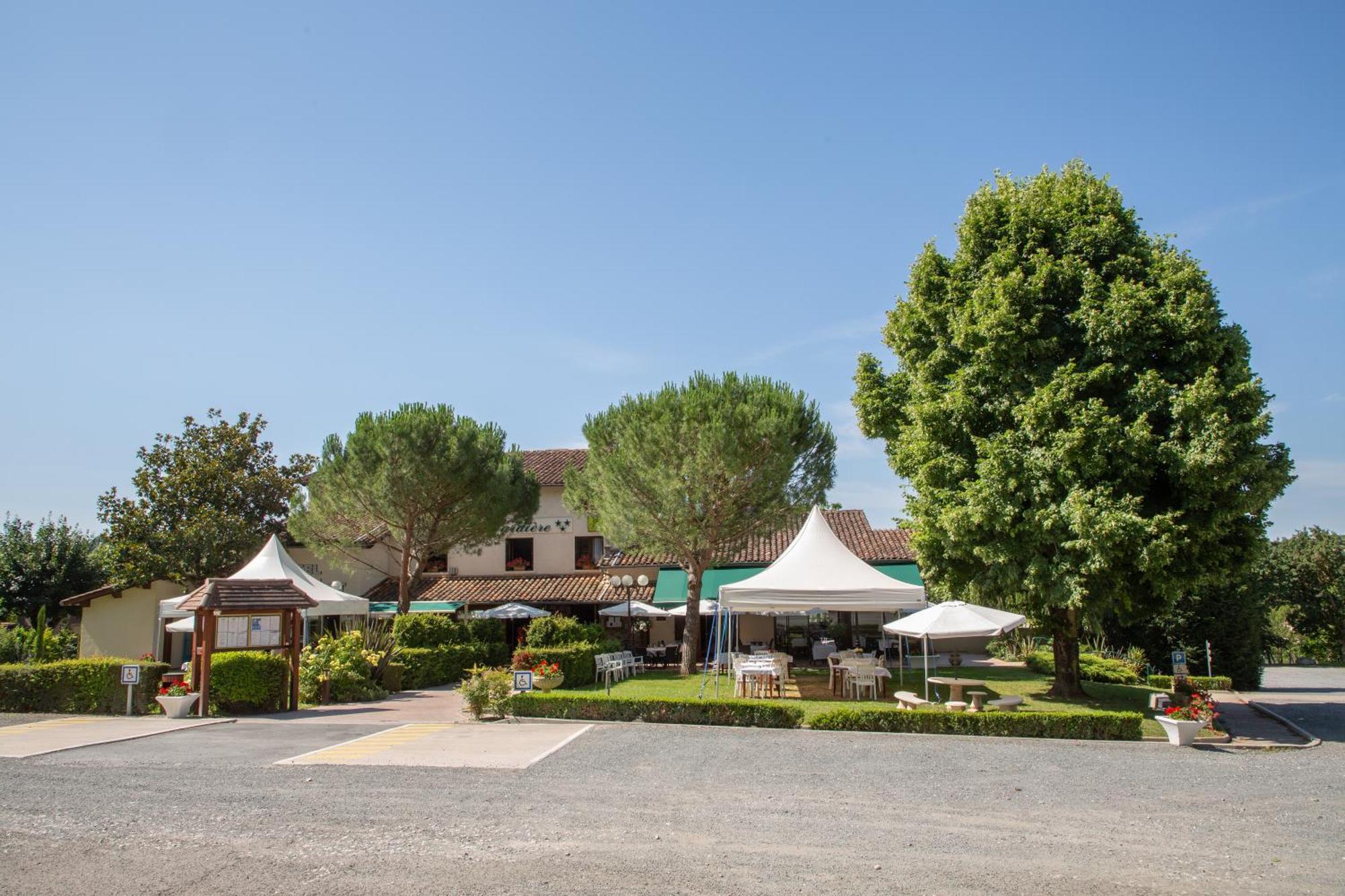 Logis Hotel Et Restaurant La Bombardiere Cuq-Toulza Exterior photo